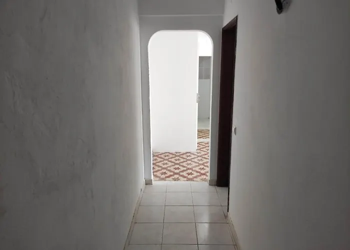 Pedro Samora Hostel Αλμπουφέιρα